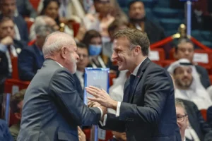 Macron convida Lula para Cúpula do G7 em junho na França hoje