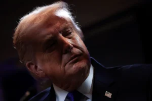 Trump Aplica Tarifa de 10% Em Todos os Países Hoje Muito Além de Mera Retaliação